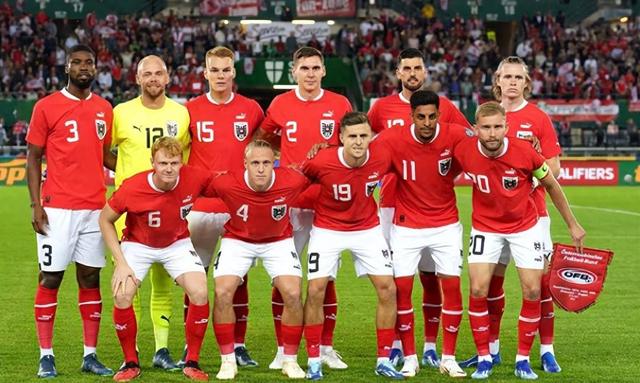 曼联回归首秀大放异彩，电竞国家队主场球迷高呼名字(3月27日,曼联俱乐部在官方网站宣布,球队将于今年)-爱游戏